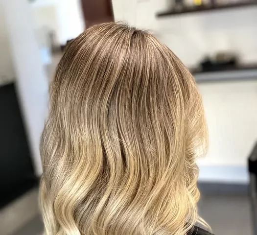 Blondes Ombre Haarfärbetechnik
