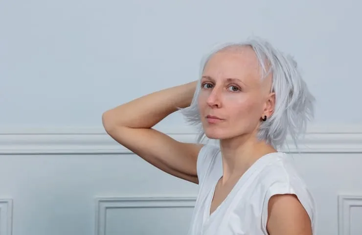 Krebskranke Frau mit Perücke